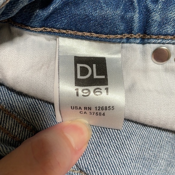 DL1961 Renee Shorts Smart Denim Distressed Cut Out Shorts - Picture 12 of 12